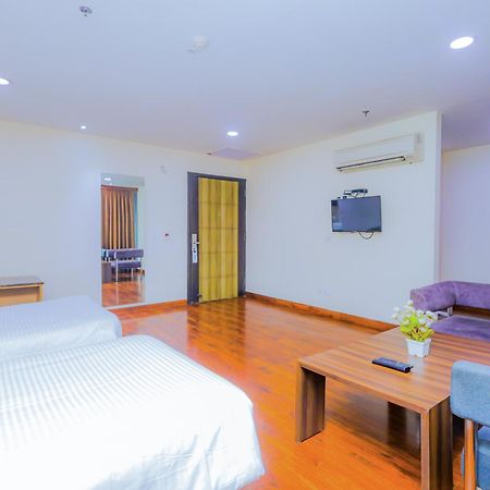 Hyphen Business Hotel ノイダ エクステリア 写真
