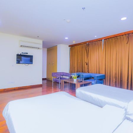 Hyphen Business Hotel ノイダ エクステリア 写真