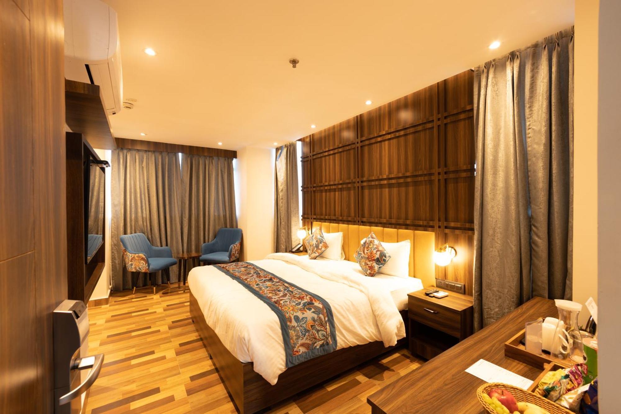Hyphen Business Hotel ノイダ エクステリア 写真
