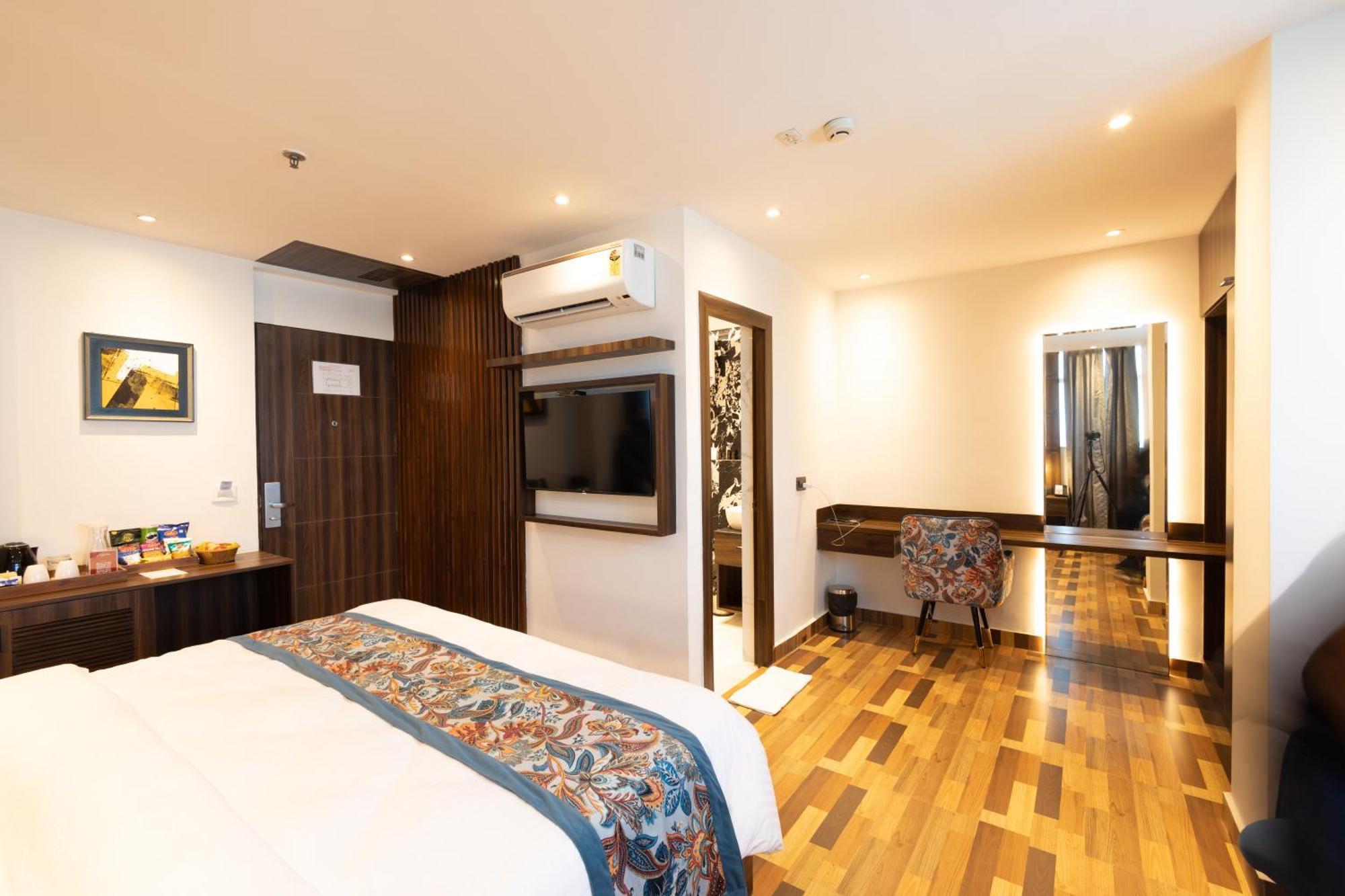 Hyphen Business Hotel ノイダ エクステリア 写真