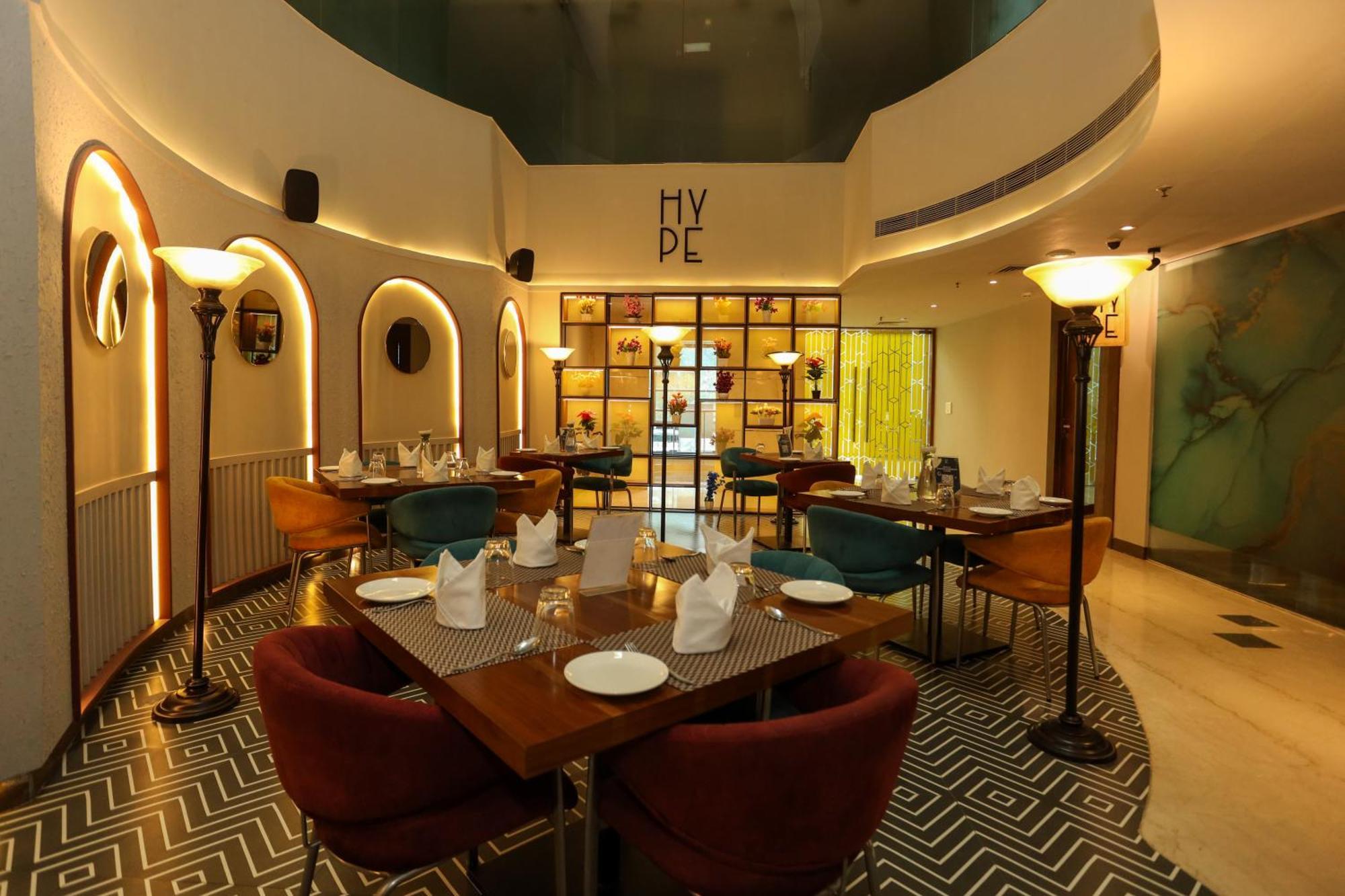 Hyphen Business Hotel ノイダ エクステリア 写真