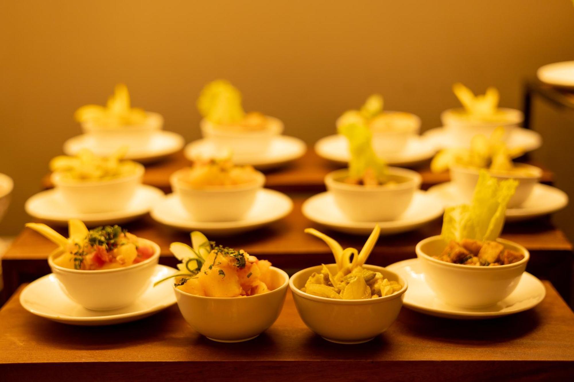 Hyphen Business Hotel ノイダ エクステリア 写真