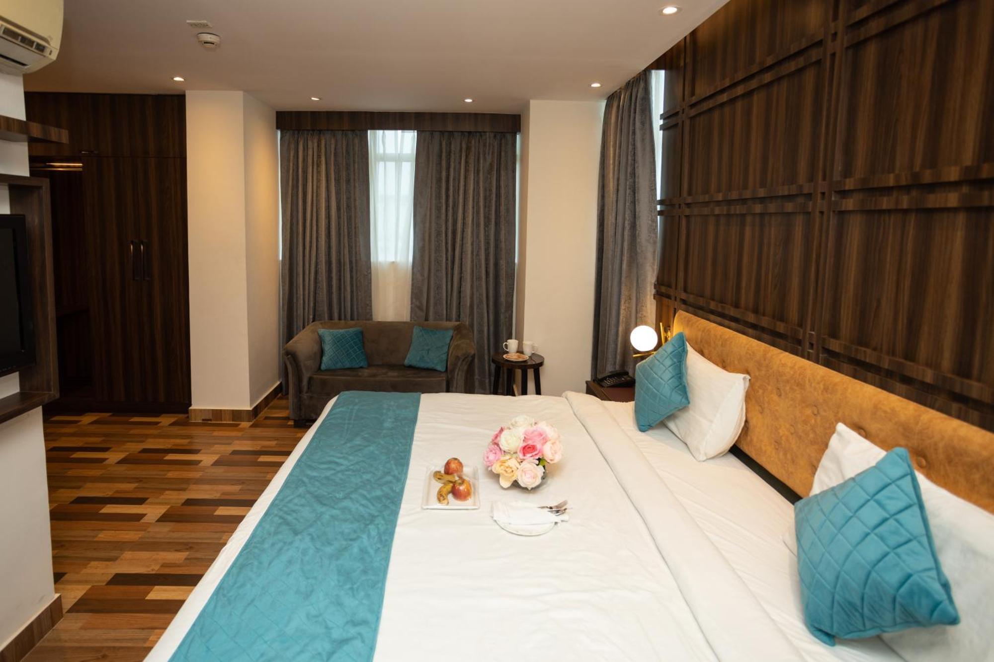 Hyphen Business Hotel ノイダ エクステリア 写真