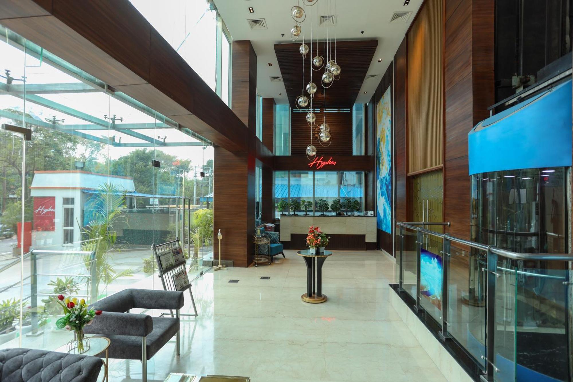 Hyphen Business Hotel ノイダ エクステリア 写真