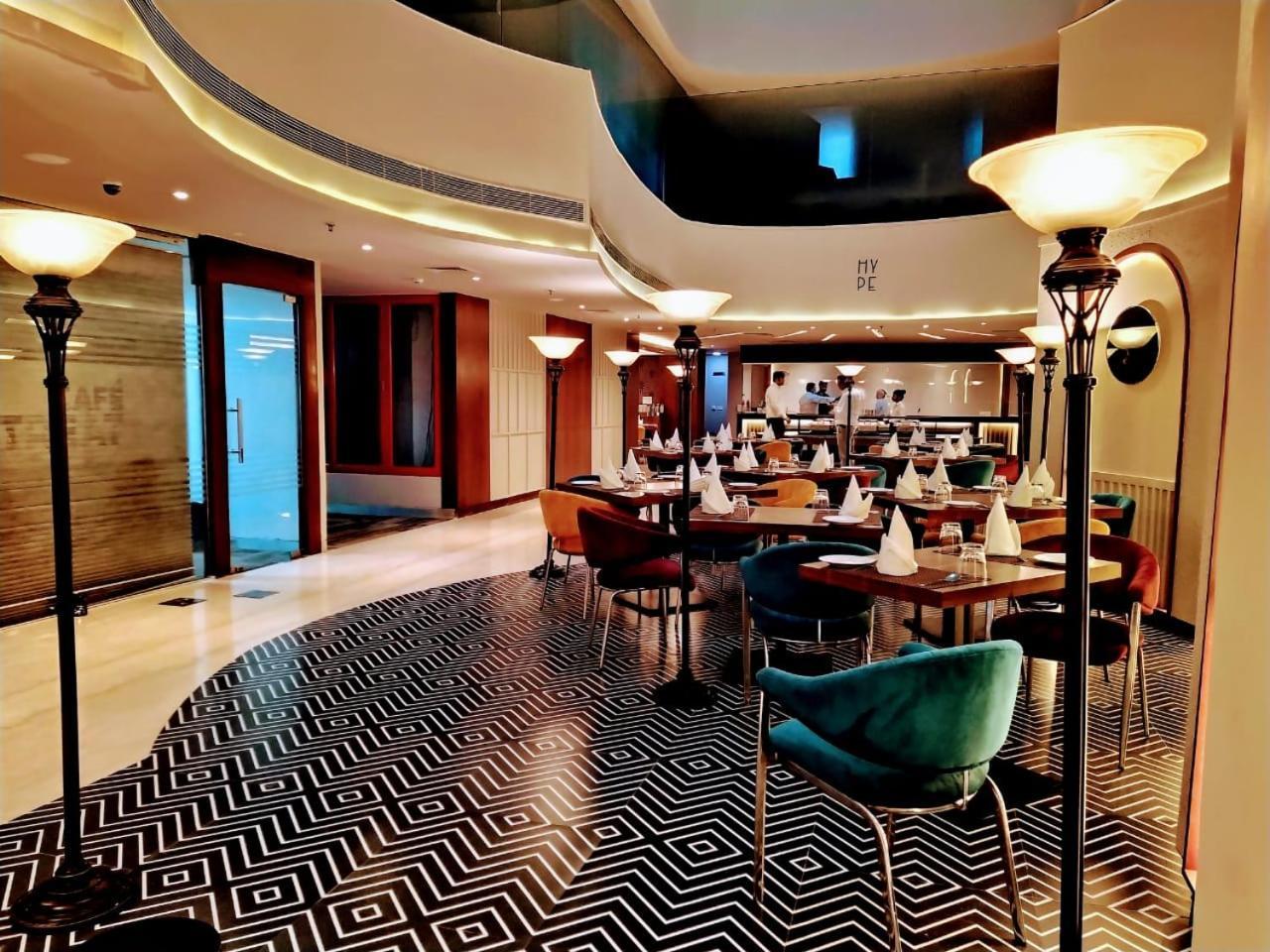 Hyphen Business Hotel ノイダ エクステリア 写真