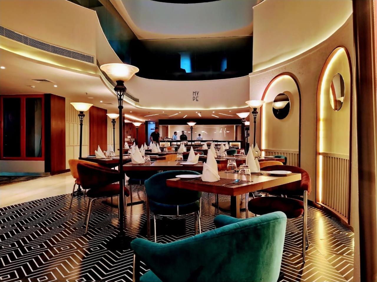 Hyphen Business Hotel ノイダ エクステリア 写真