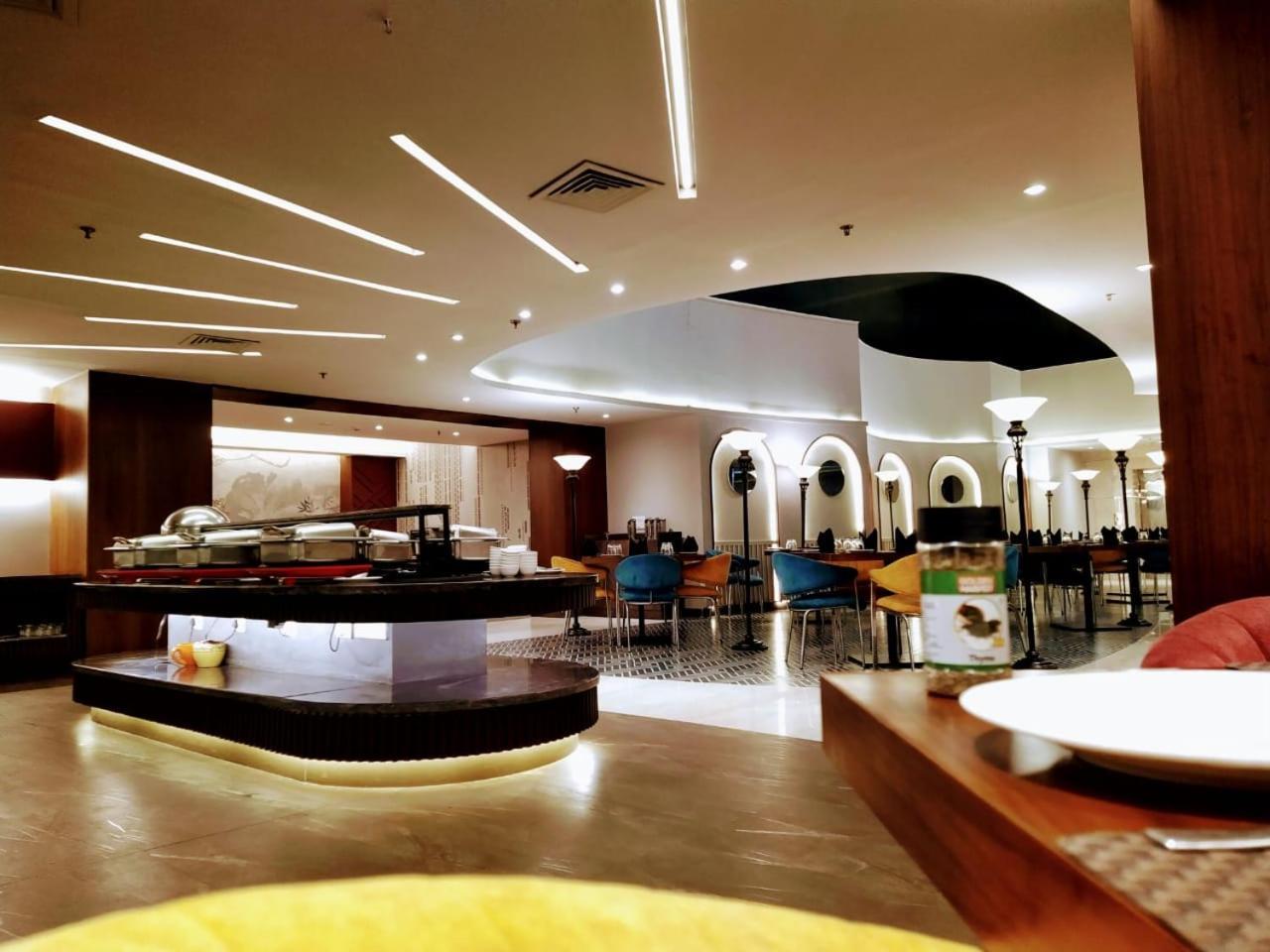 Hyphen Business Hotel ノイダ エクステリア 写真