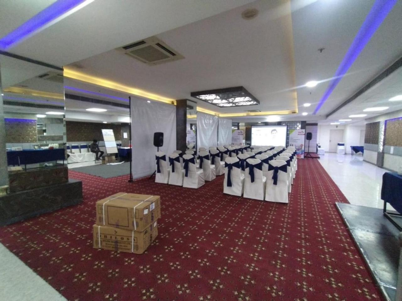 Hyphen Business Hotel ノイダ エクステリア 写真