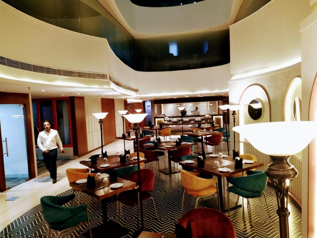 Hyphen Business Hotel ノイダ エクステリア 写真