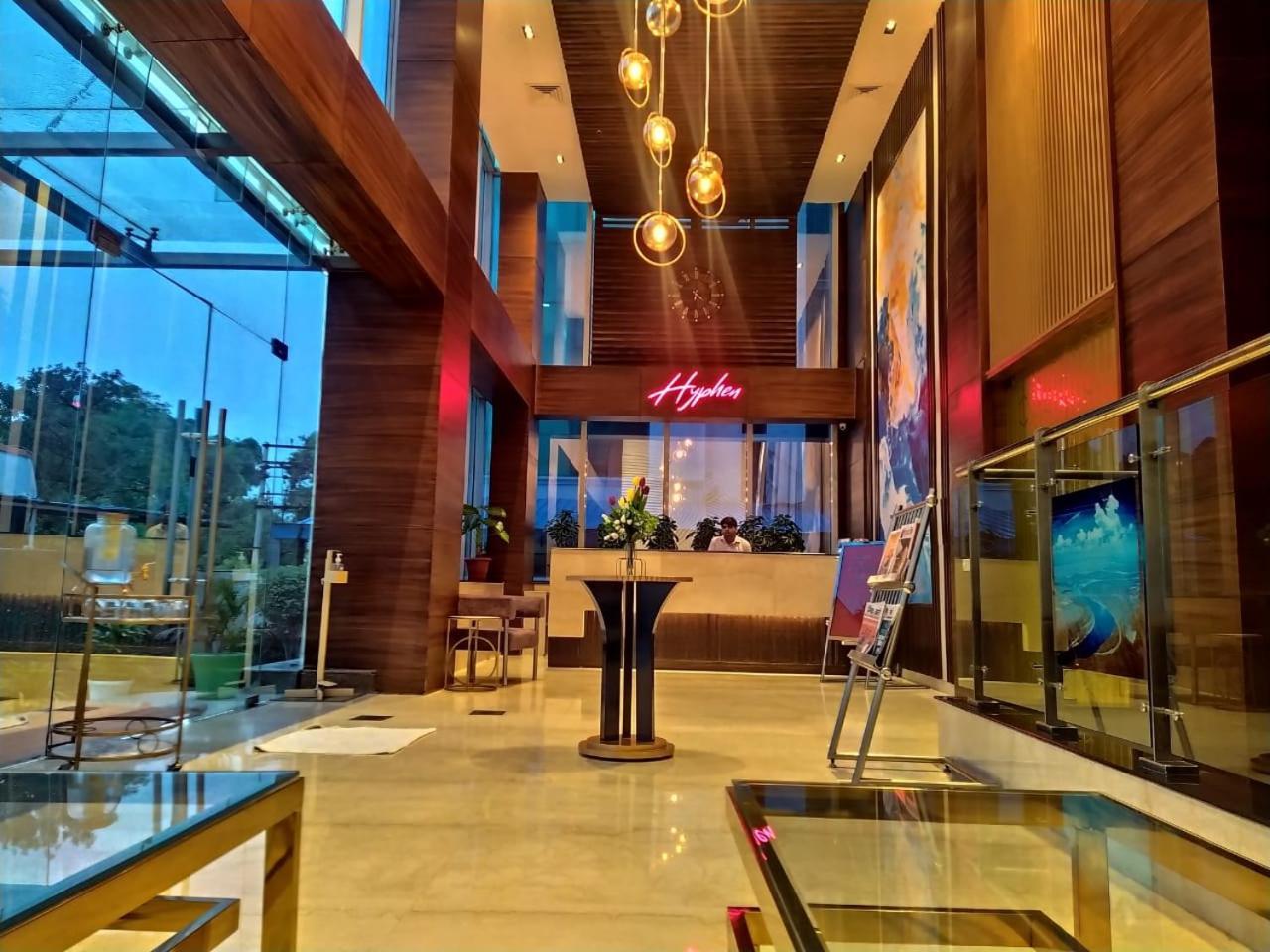 Hyphen Business Hotel ノイダ エクステリア 写真