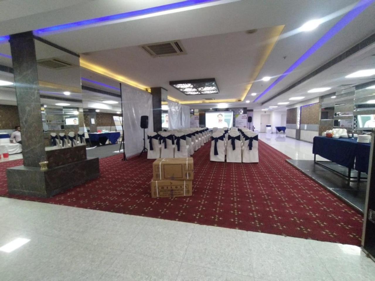 Hyphen Business Hotel ノイダ エクステリア 写真