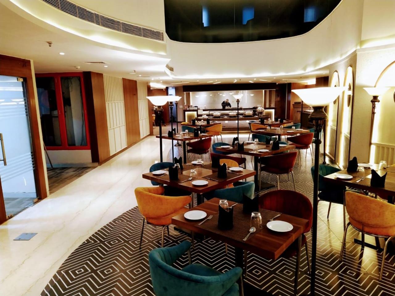 Hyphen Business Hotel ノイダ エクステリア 写真