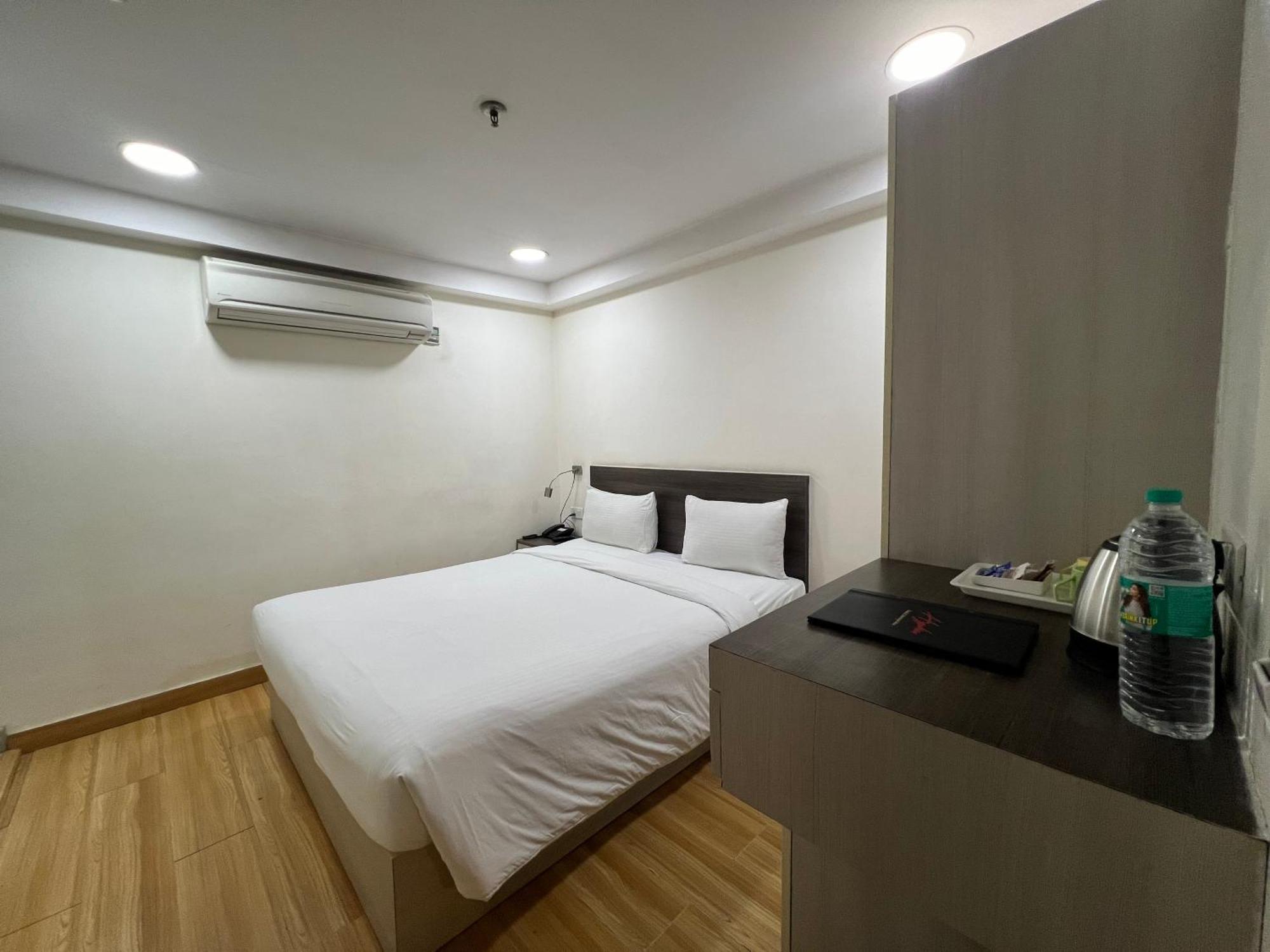 Hyphen Business Hotel ノイダ エクステリア 写真