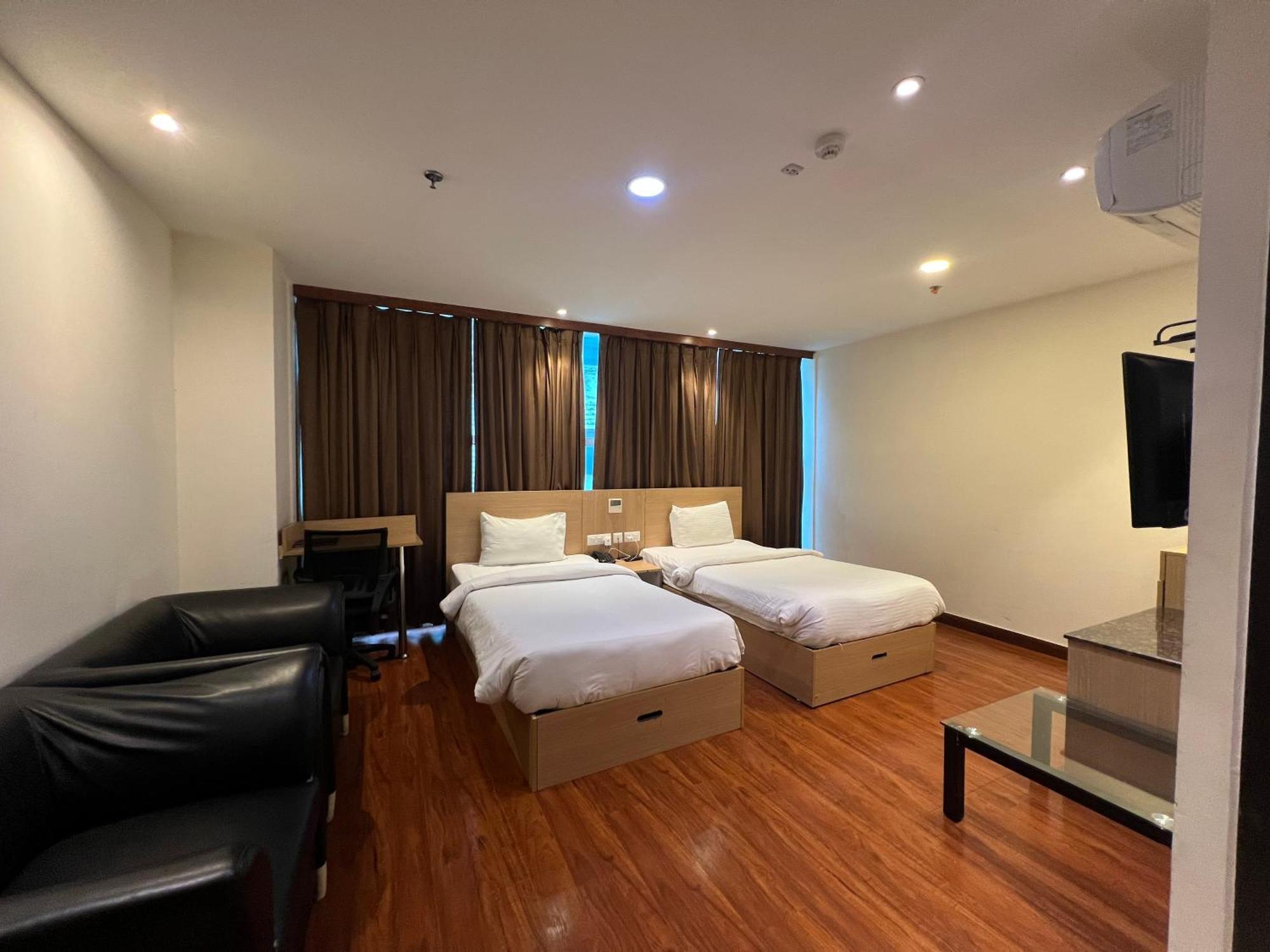 Hyphen Business Hotel ノイダ エクステリア 写真