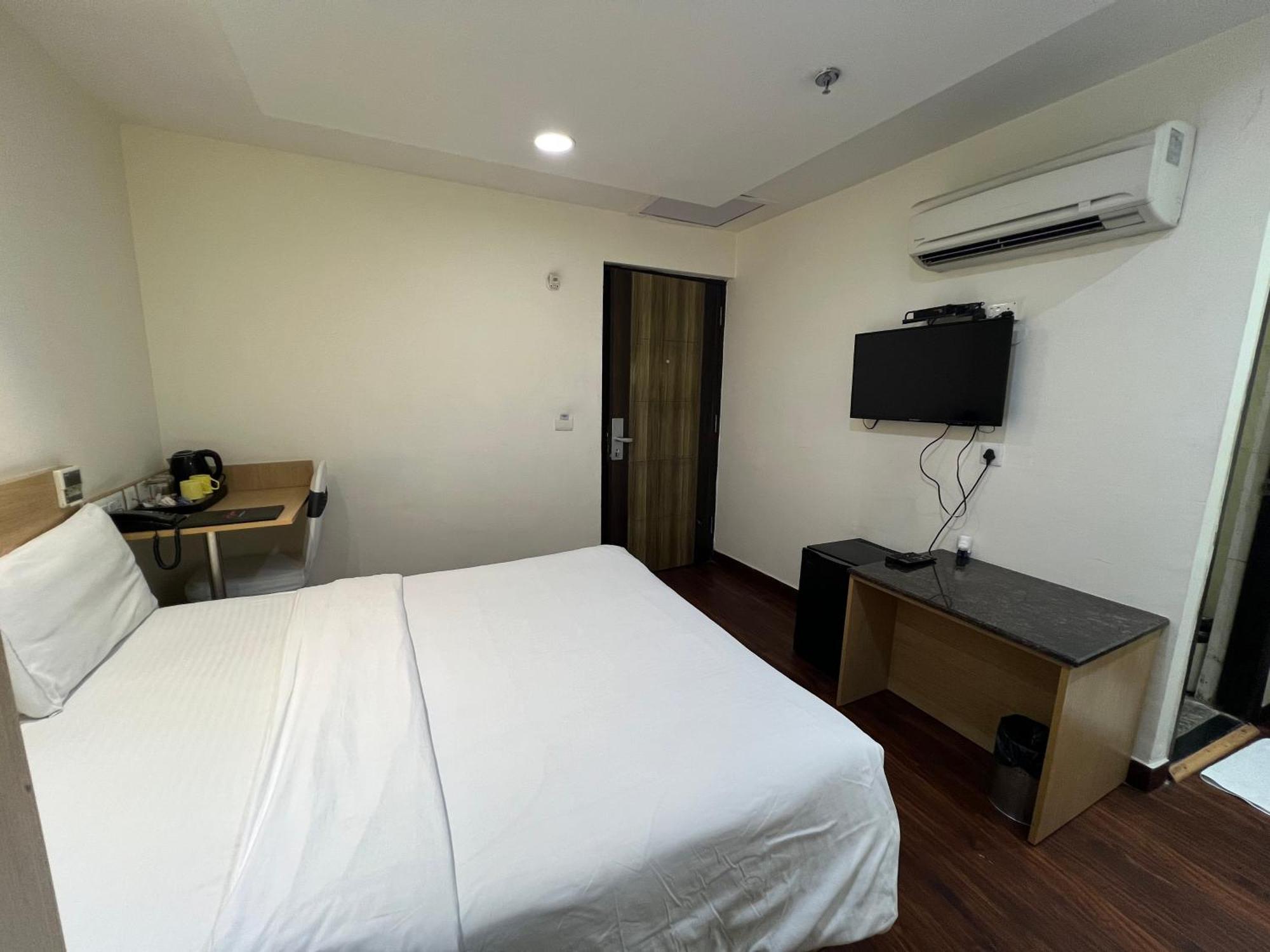 Hyphen Business Hotel ノイダ エクステリア 写真