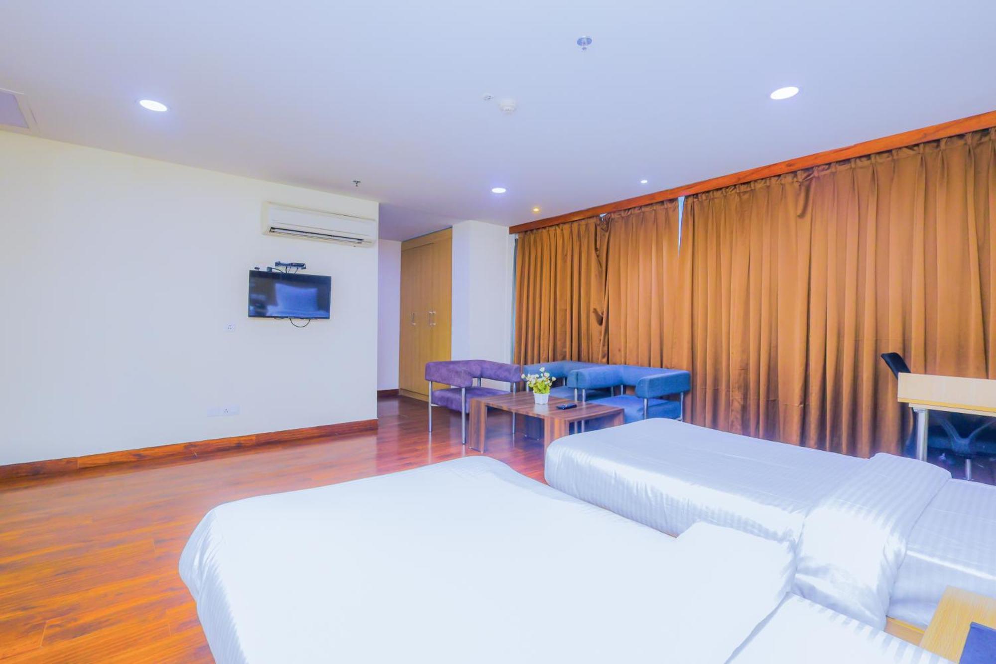 Hyphen Business Hotel ノイダ エクステリア 写真