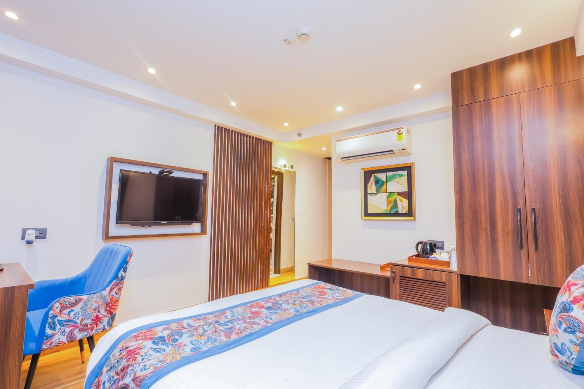 Hyphen Business Hotel ノイダ エクステリア 写真