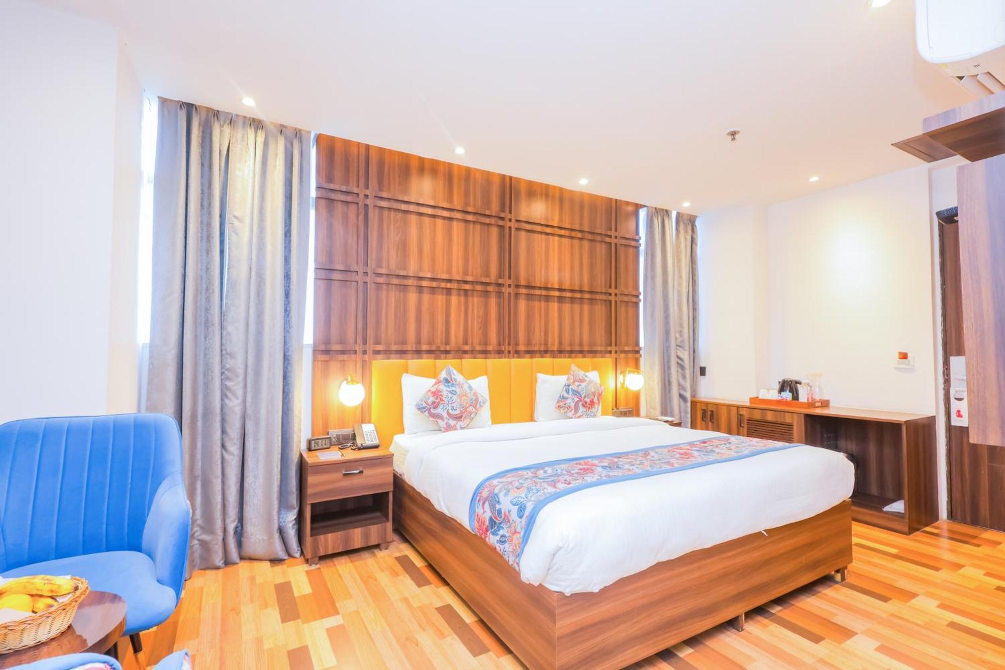 Hyphen Business Hotel ノイダ エクステリア 写真