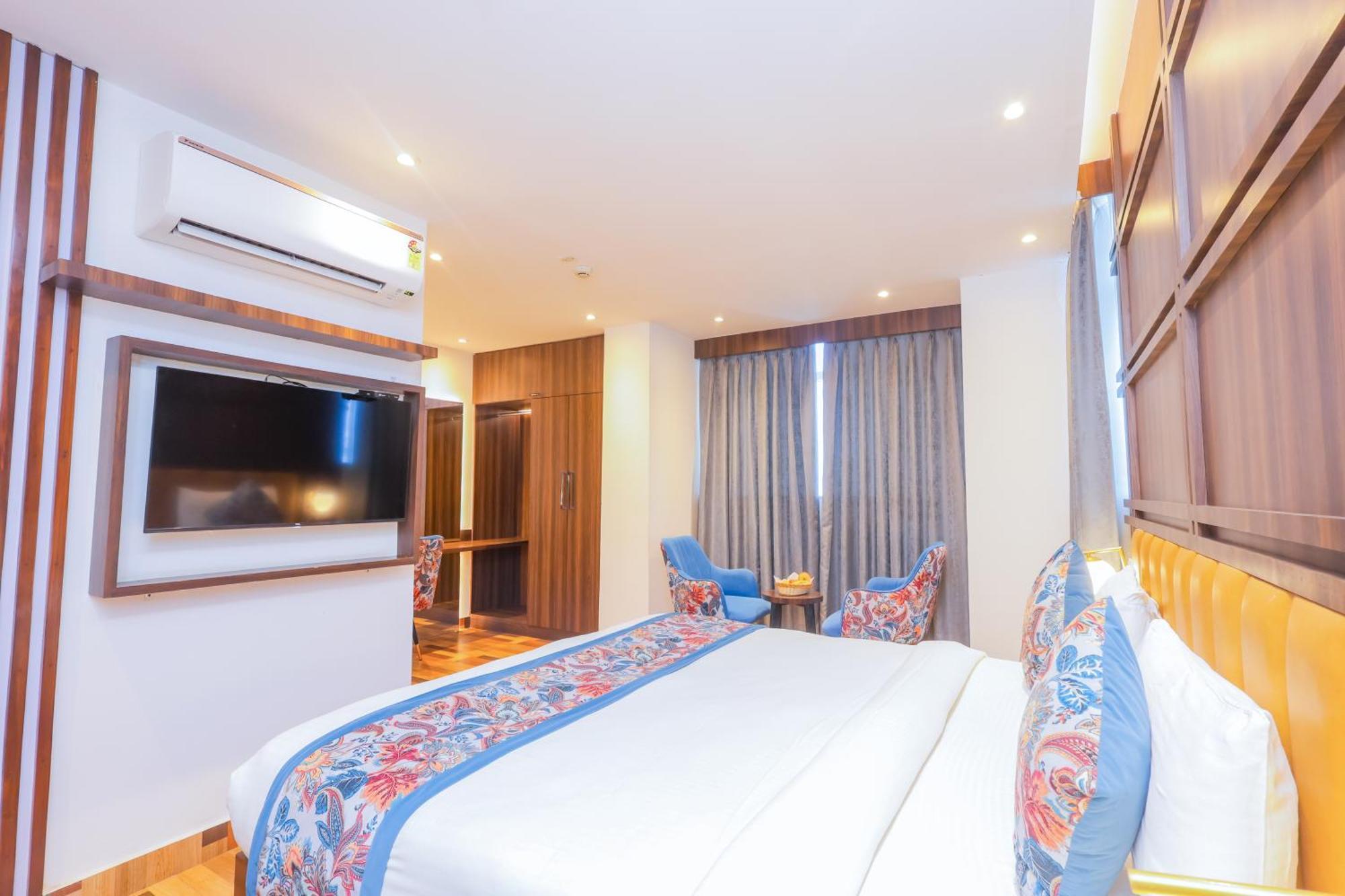 Hyphen Business Hotel ノイダ エクステリア 写真