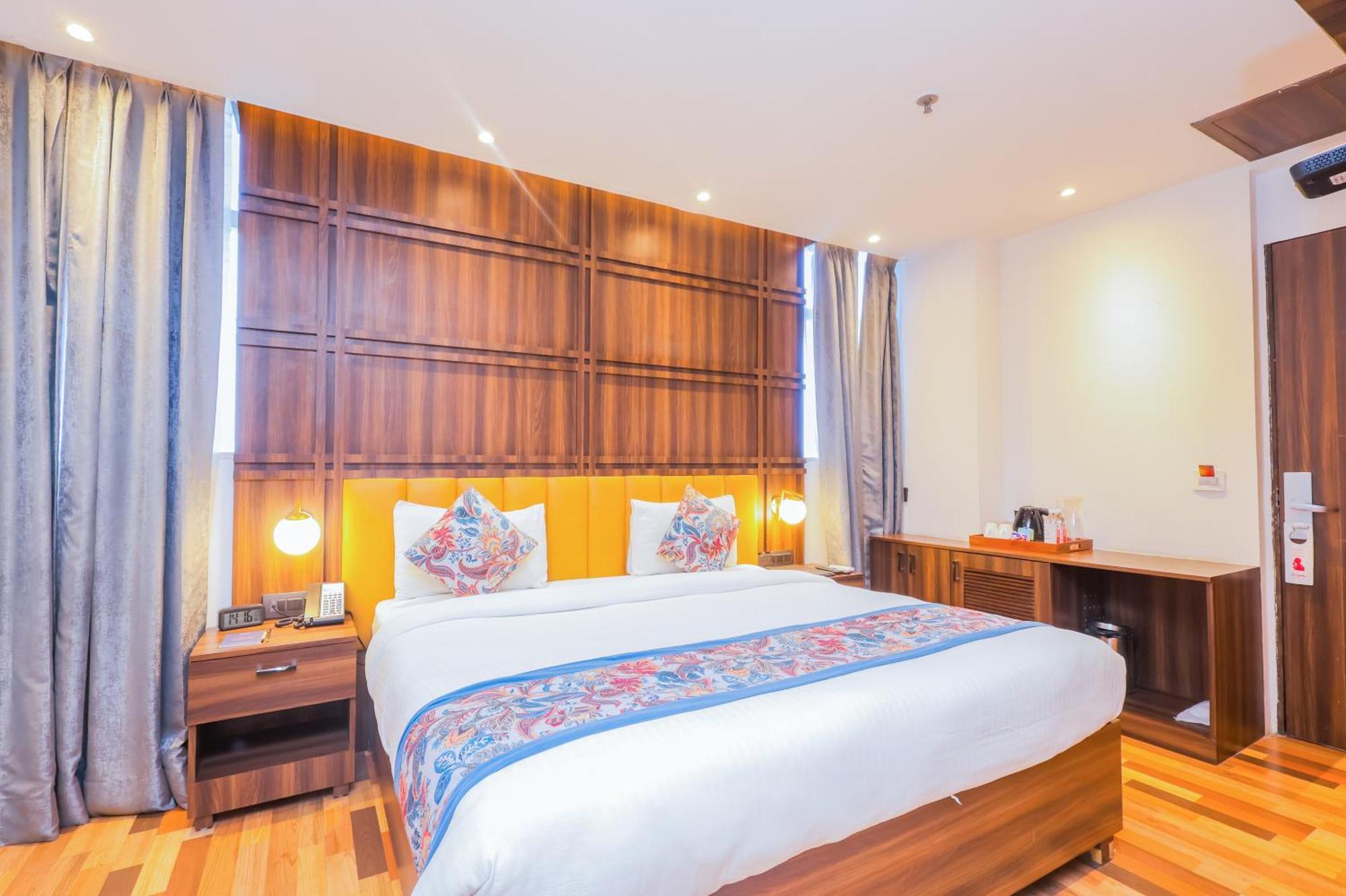 Hyphen Business Hotel ノイダ エクステリア 写真