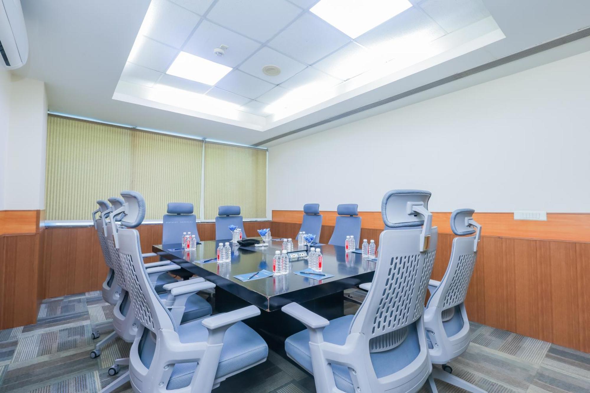 Hyphen Business Hotel ノイダ エクステリア 写真
