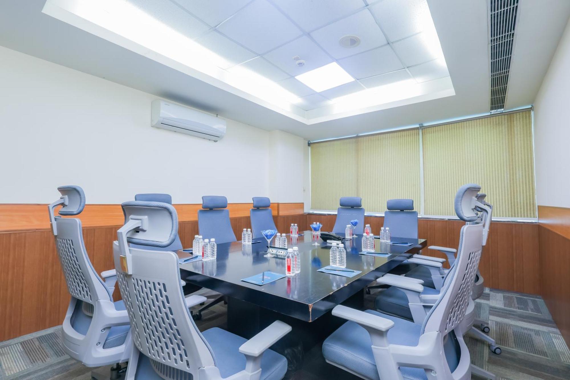 Hyphen Business Hotel ノイダ エクステリア 写真