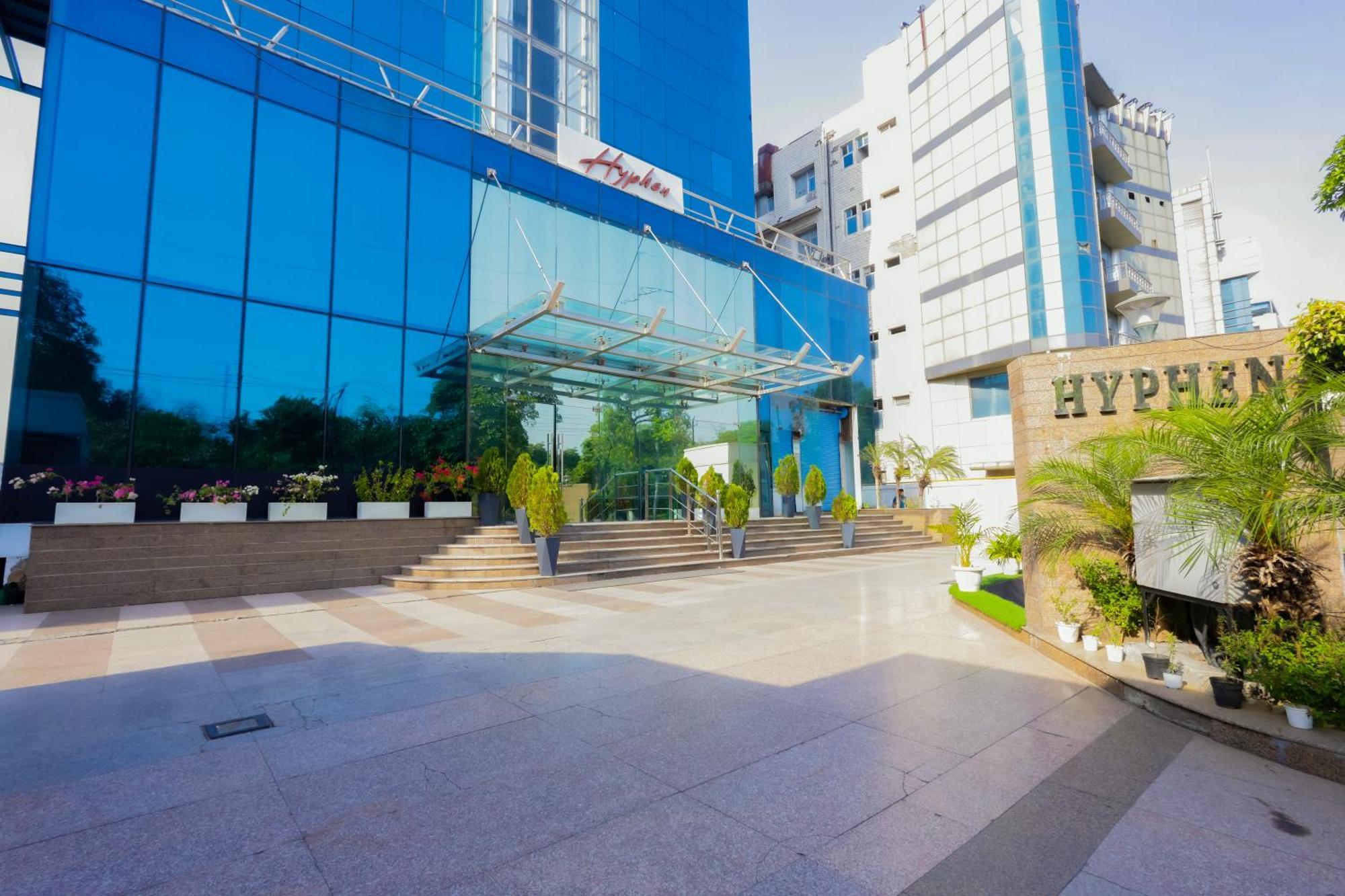 Hyphen Business Hotel ノイダ エクステリア 写真