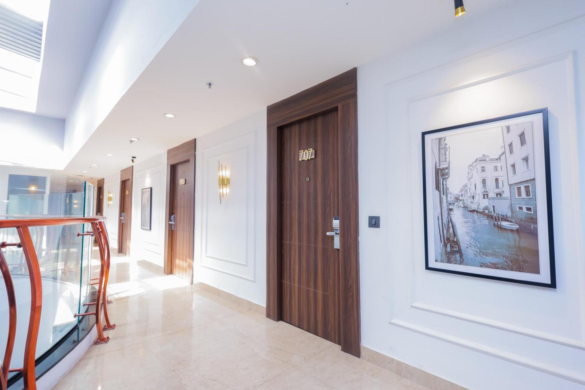 Hyphen Business Hotel ノイダ エクステリア 写真