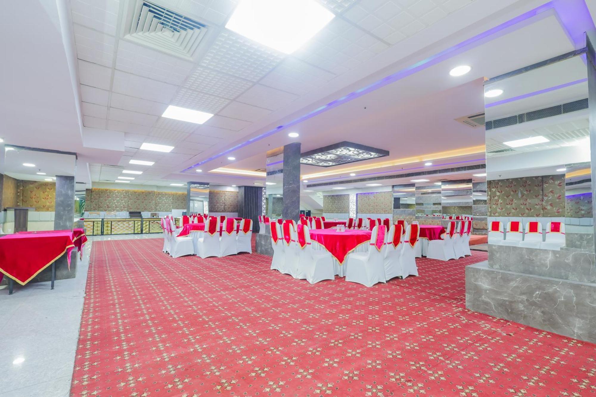 Hyphen Business Hotel ノイダ エクステリア 写真