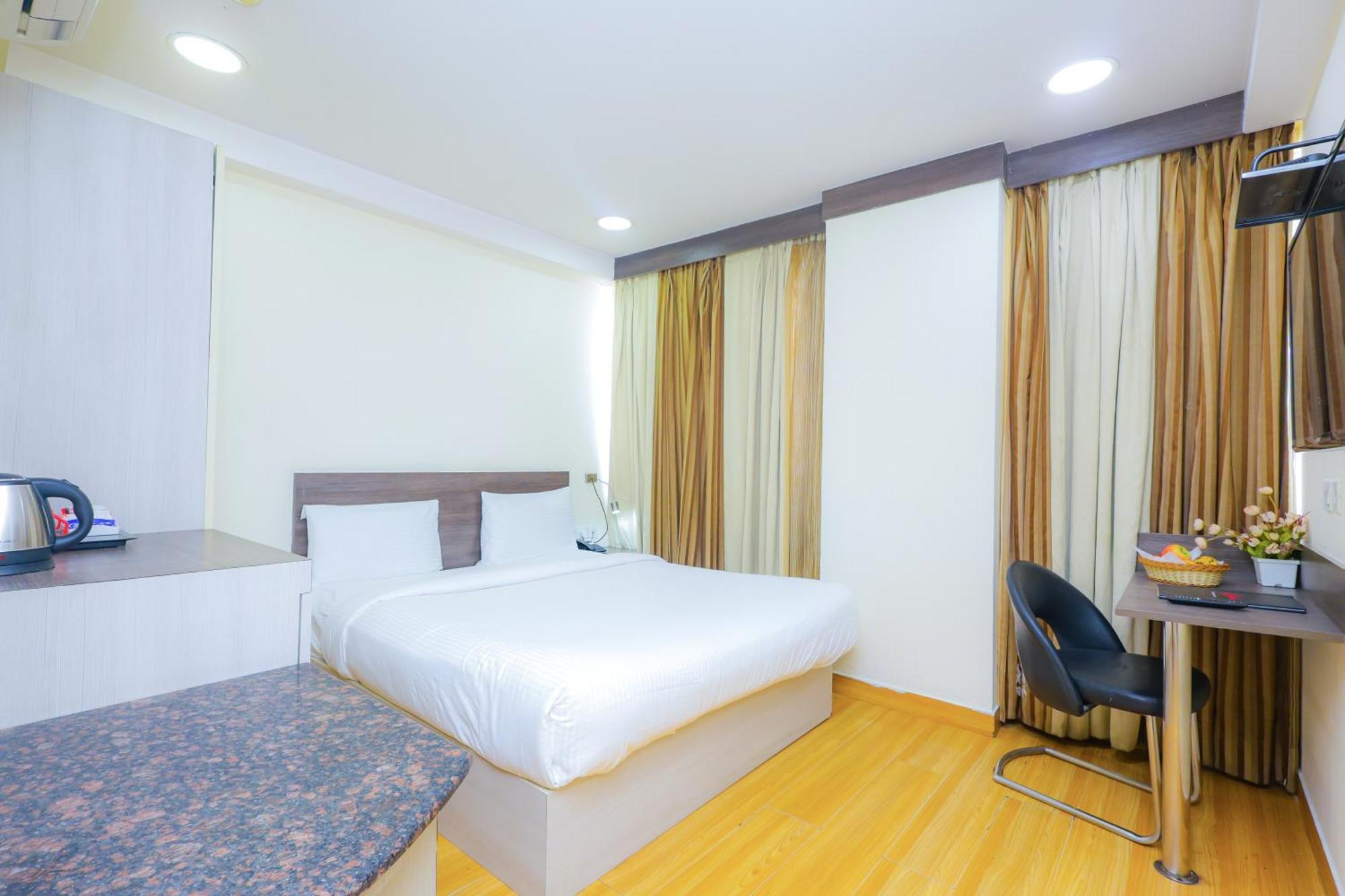Hyphen Business Hotel ノイダ エクステリア 写真