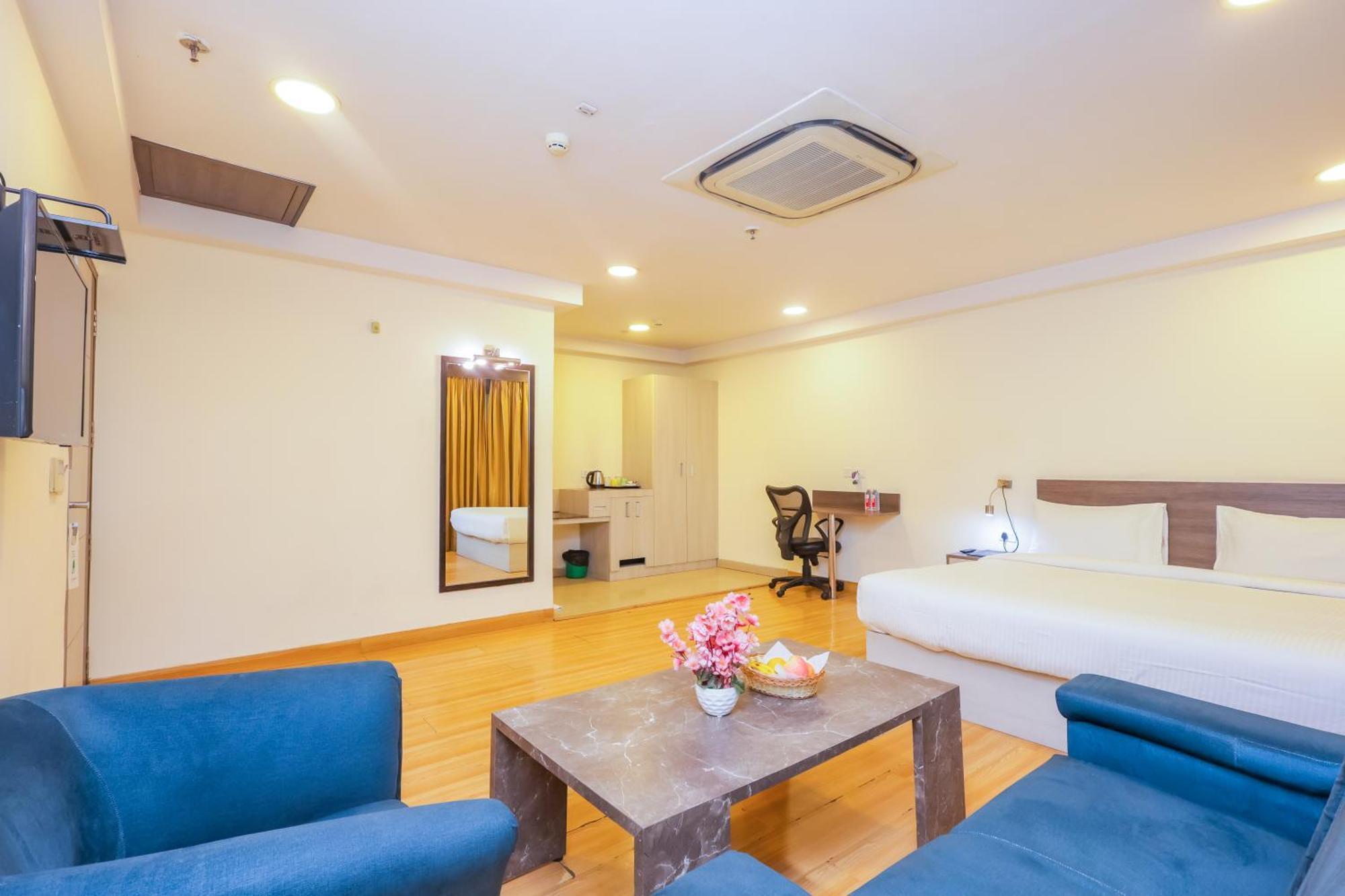 Hyphen Business Hotel ノイダ エクステリア 写真