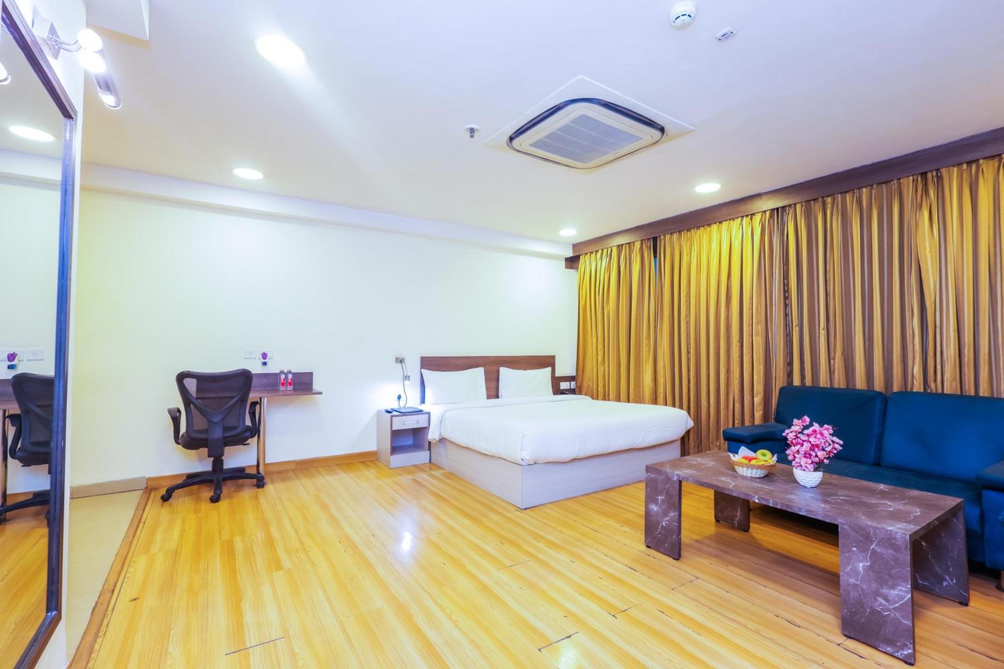 Hyphen Business Hotel ノイダ エクステリア 写真
