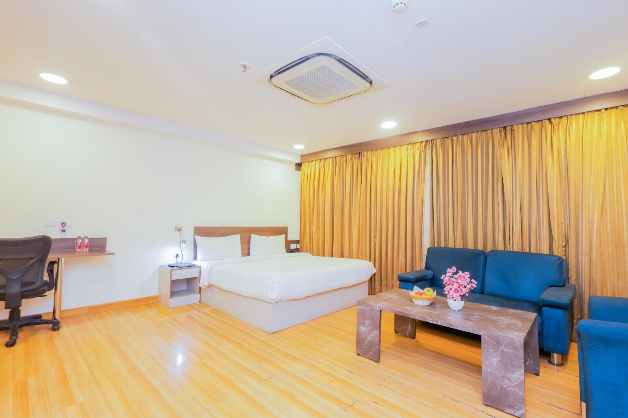 Hyphen Business Hotel ノイダ エクステリア 写真